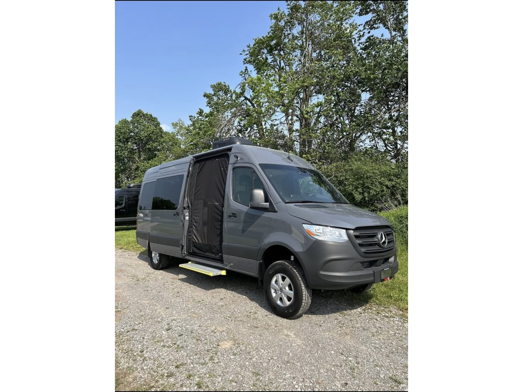 Sprinter Van Explorer Vans Canada 2025 Mercedes-Benz AWD