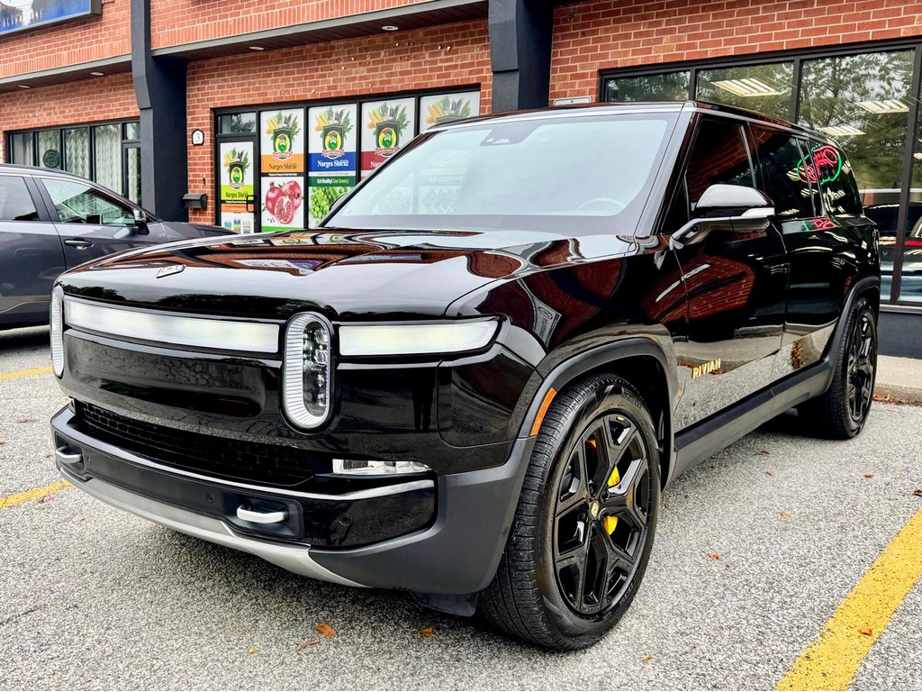 2024 Rivian R1S | $109,888 | 27,866 km | Electric SUV for sale by Auto ...