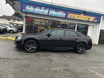 Chrysler 300 300S + LEATHER SEATS + NAVIGATION + PANO SUNROOF