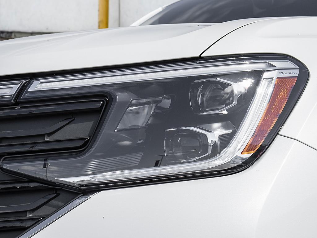 2026 Volkswagen Atlas Cross Sport EXECLINE R-LINE | ORYX WHITE