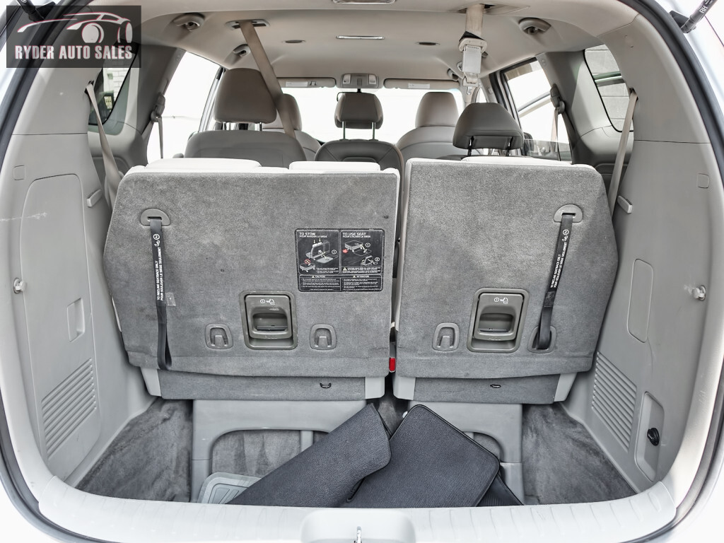 2017 Kia Sedona $12,995 151,359 km Gas Minivan for sale by