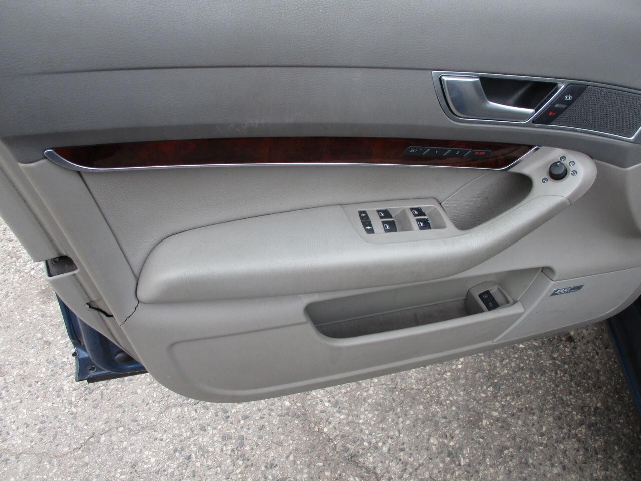 2005 Audi A6 4dr Sdn 4.2L quattro Auto thumb 9