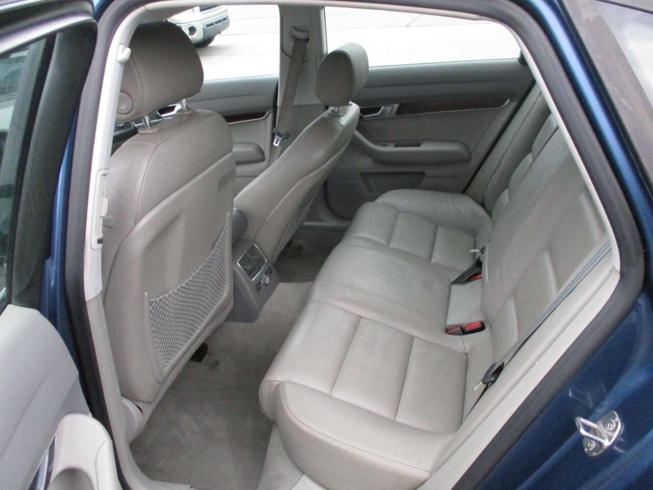 2005 Audi A6 4dr Sdn 4.2L quattro Auto thumb 11