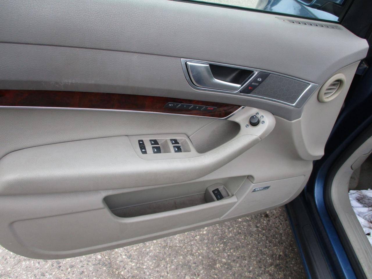 2005 Audi A6 4dr Sdn 4.2L quattro Auto thumb 10