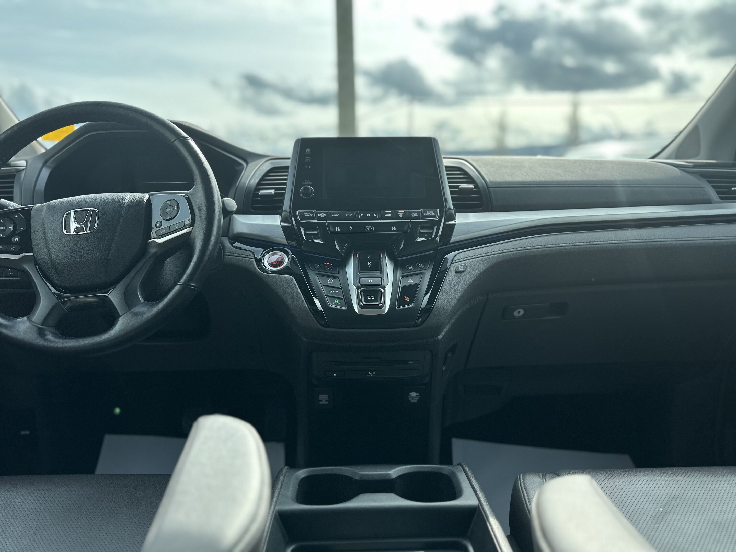 2018 Honda Odyssey $36,888 70,056 km Gas Minivan for sale by