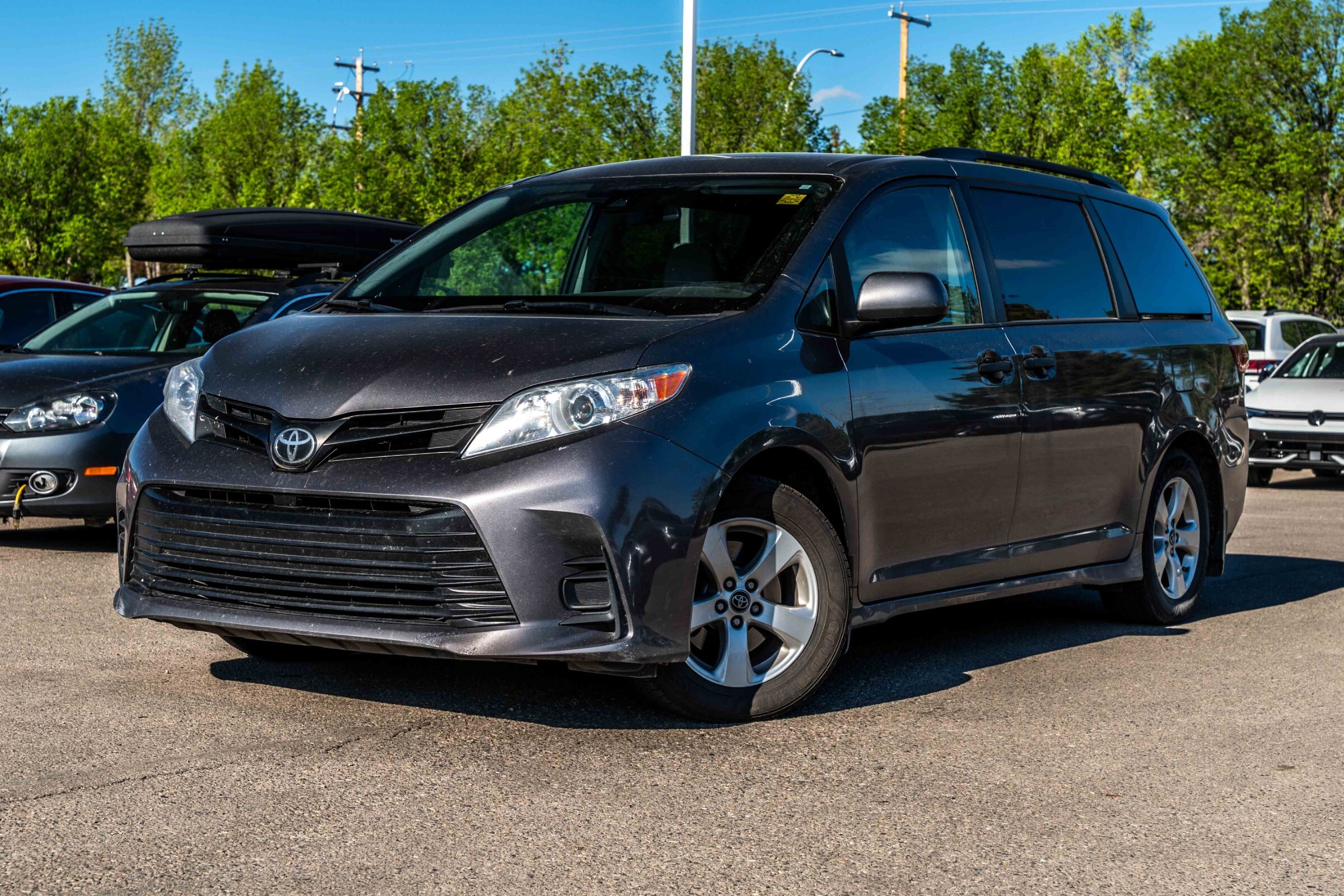 2018 Toyota Sienna | $25,638 | 155,461 km | Gas Minivan for