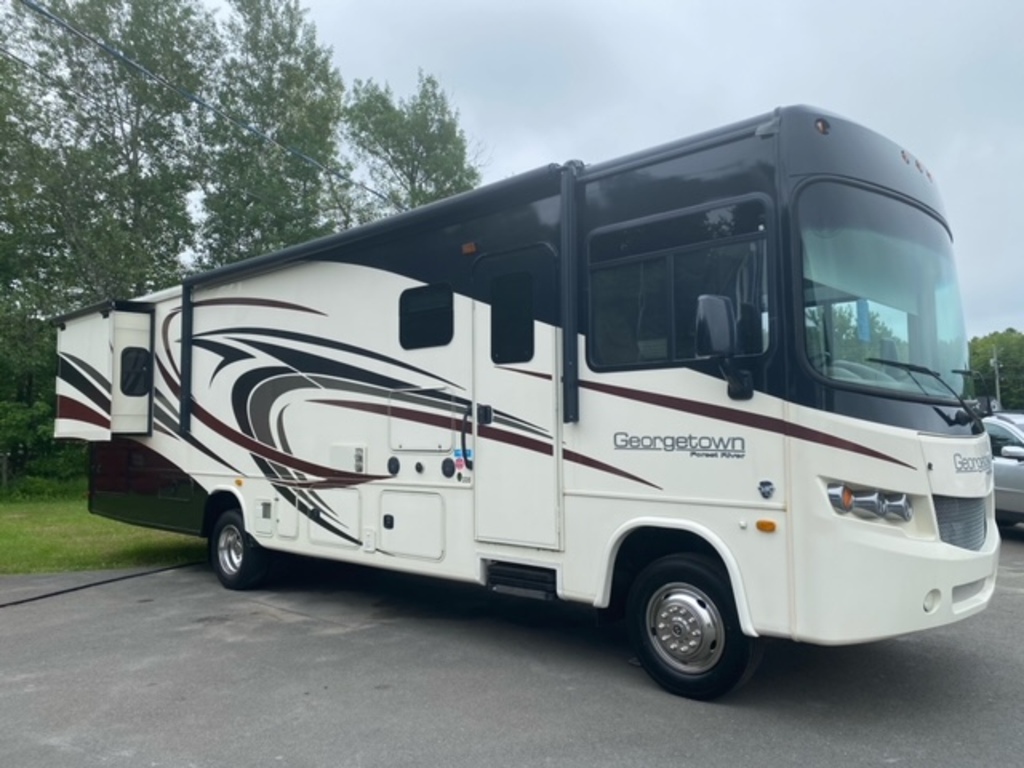 2016 Ford Super Duty F-53 Motorhome | $89,995 | 35,000 km | for sale by ...