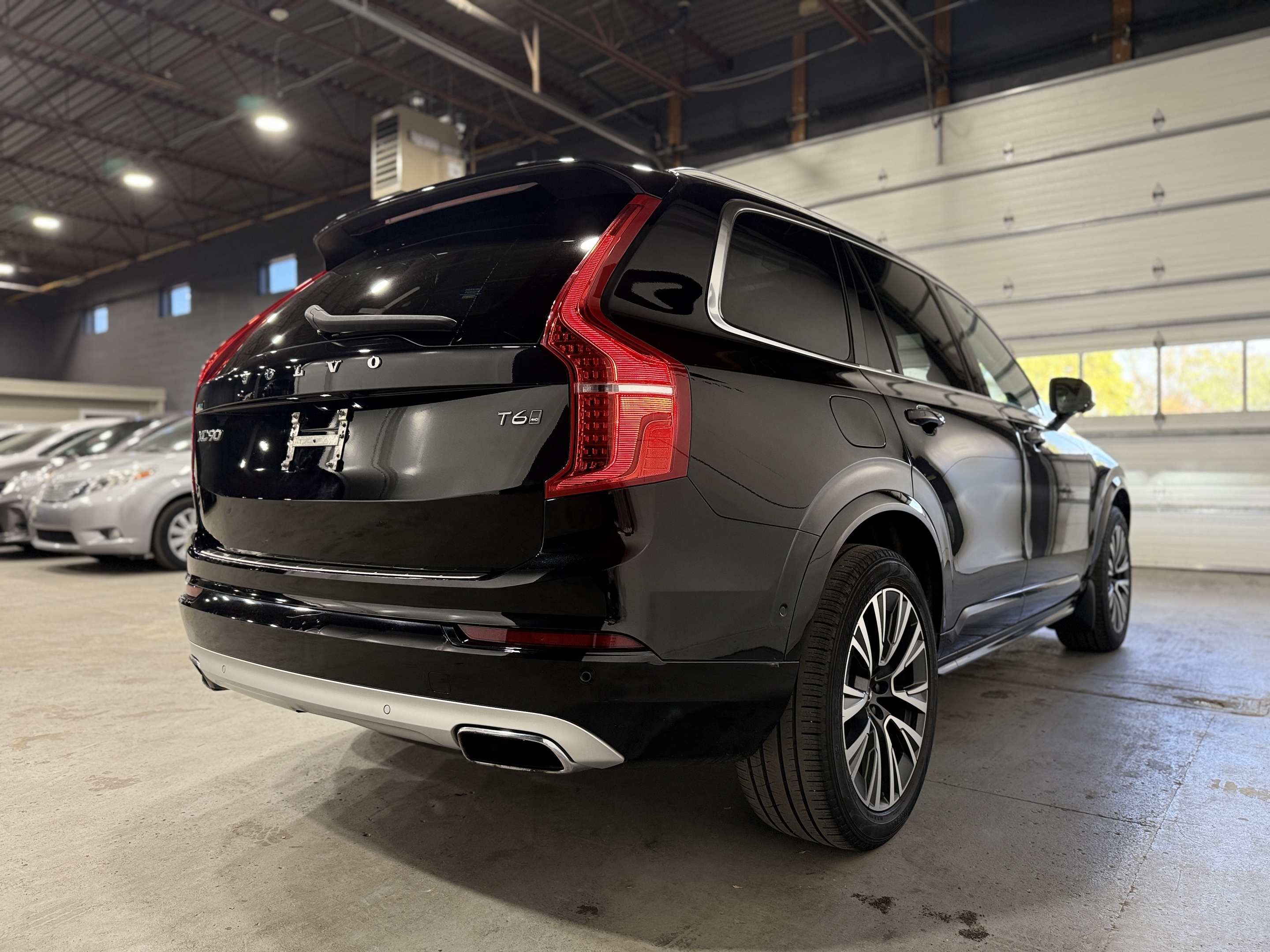 2021 Volvo XC90 T6 Momentum thumb 8