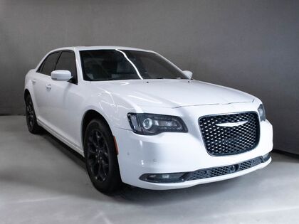 Chrysler 300 300S AWD: Panoramic Roof, Heated Front Seats, Navi