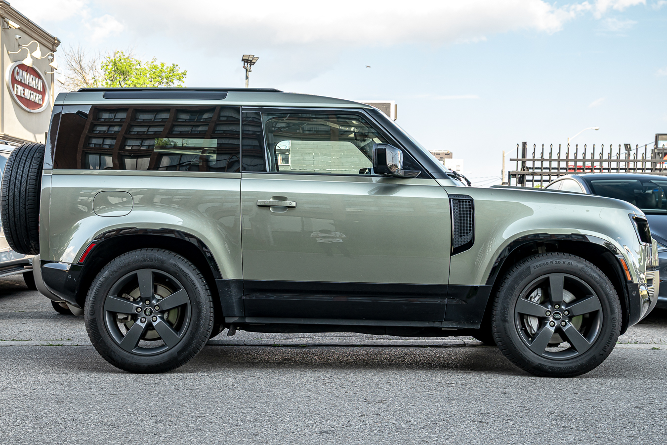 2022 Land Rover Defender X-DYNAMIC SE 90 AWD| CLEAN CARFAX | ONE OWNER | PA alt 5
