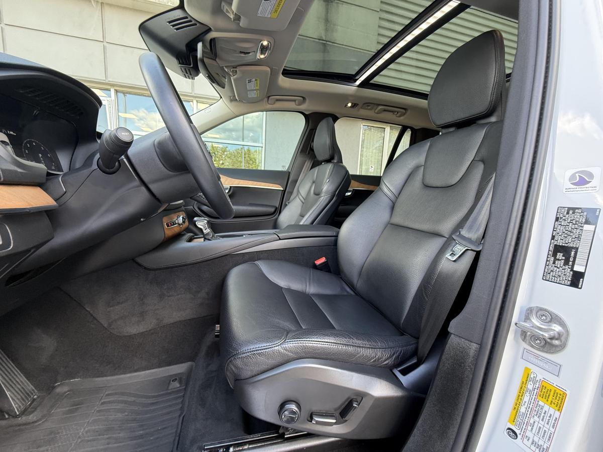 2022 Volvo XC90 T6 AWD Momentum 7-Seater thumb 7