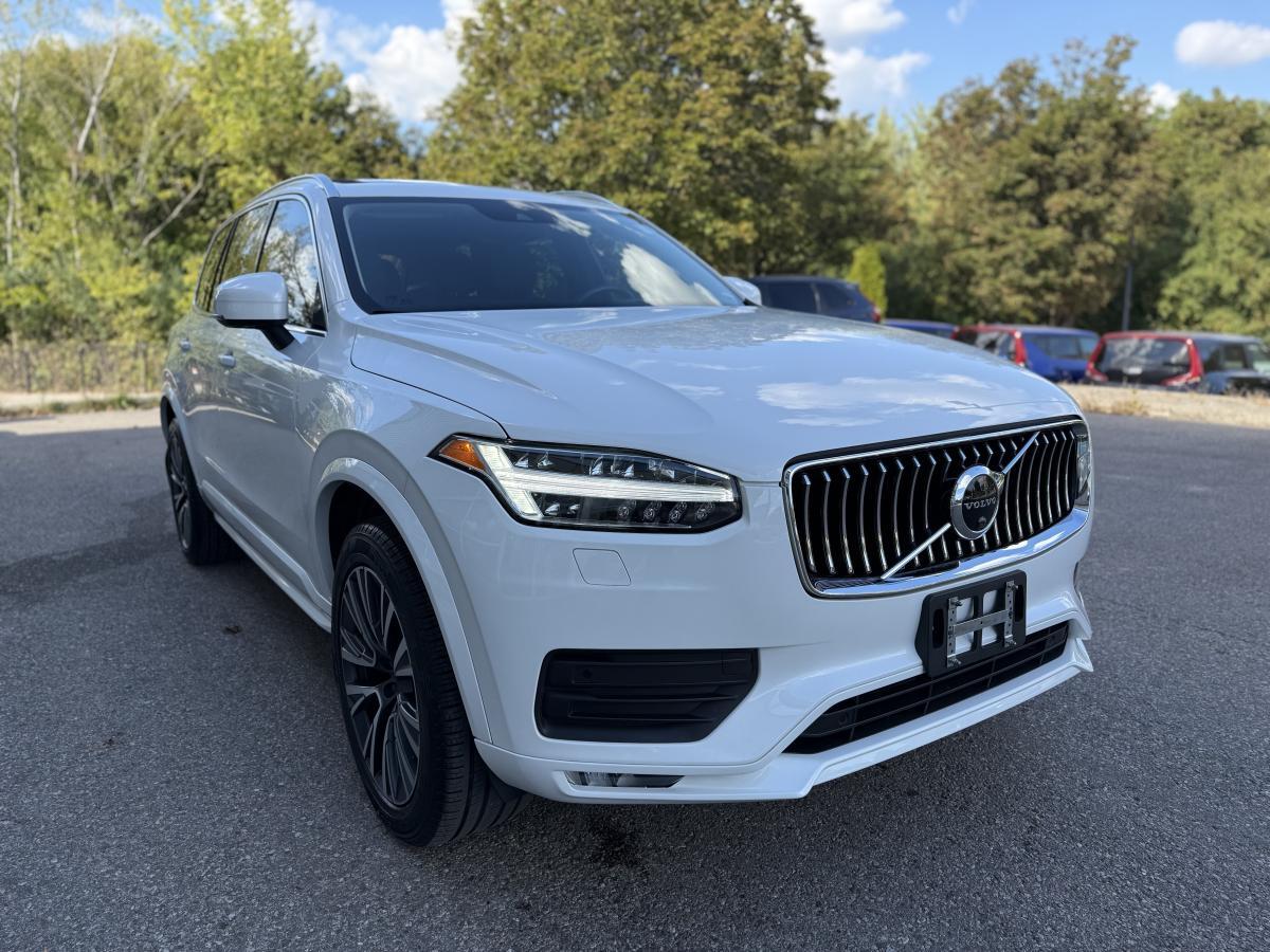 2022 Volvo XC90 T6 AWD Momentum 7-Seater alt 3