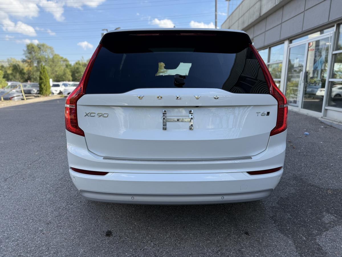 2022 Volvo XC90 T6 AWD Momentum 7-Seater alt 4