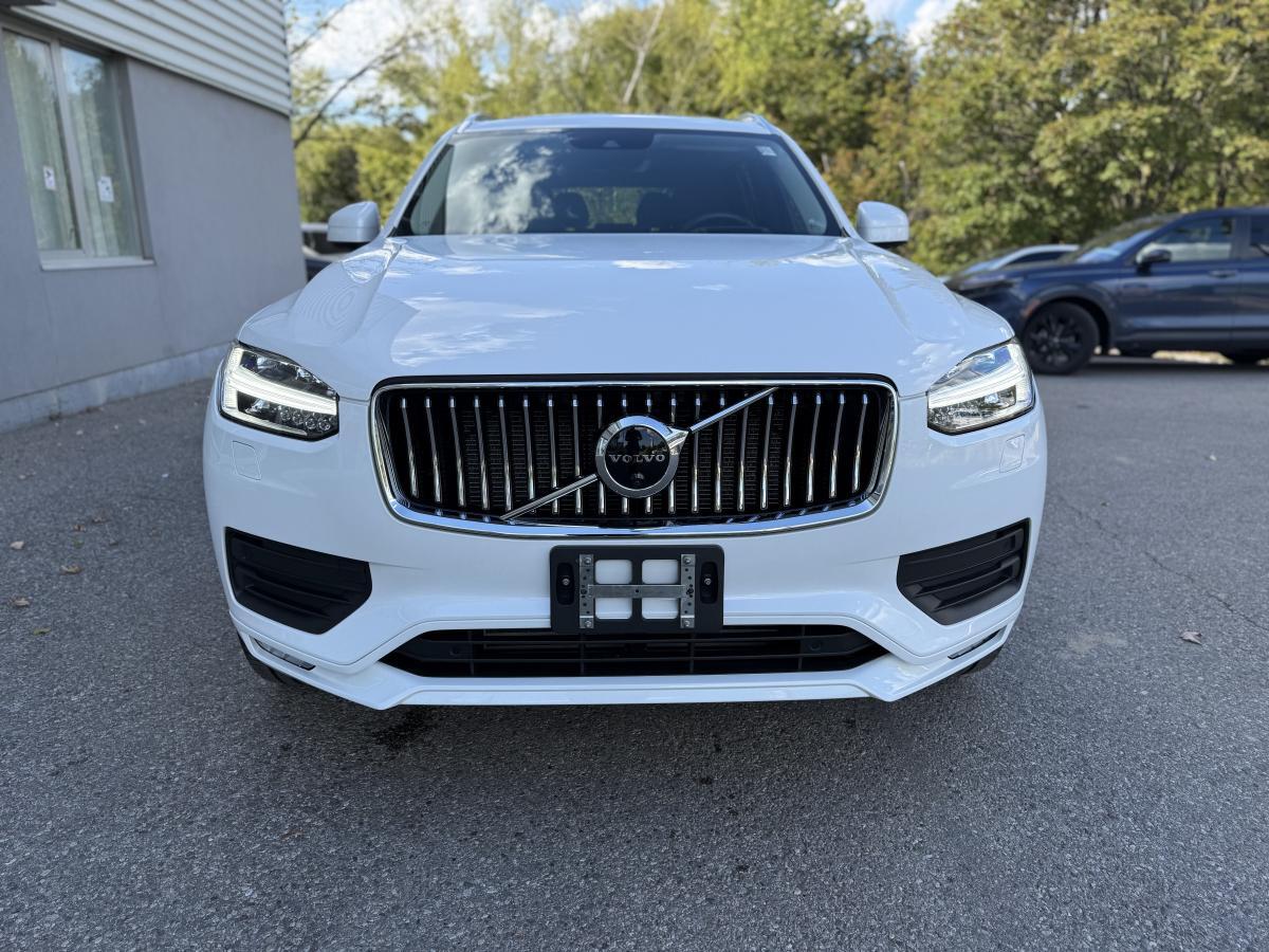 2022 Volvo XC90 T6 AWD Momentum 7-Seater alt 2