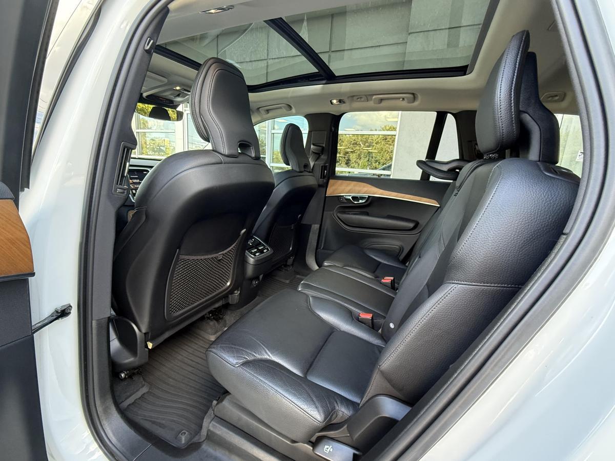 2022 Volvo XC90 T6 AWD Momentum 7-Seater thumb 8