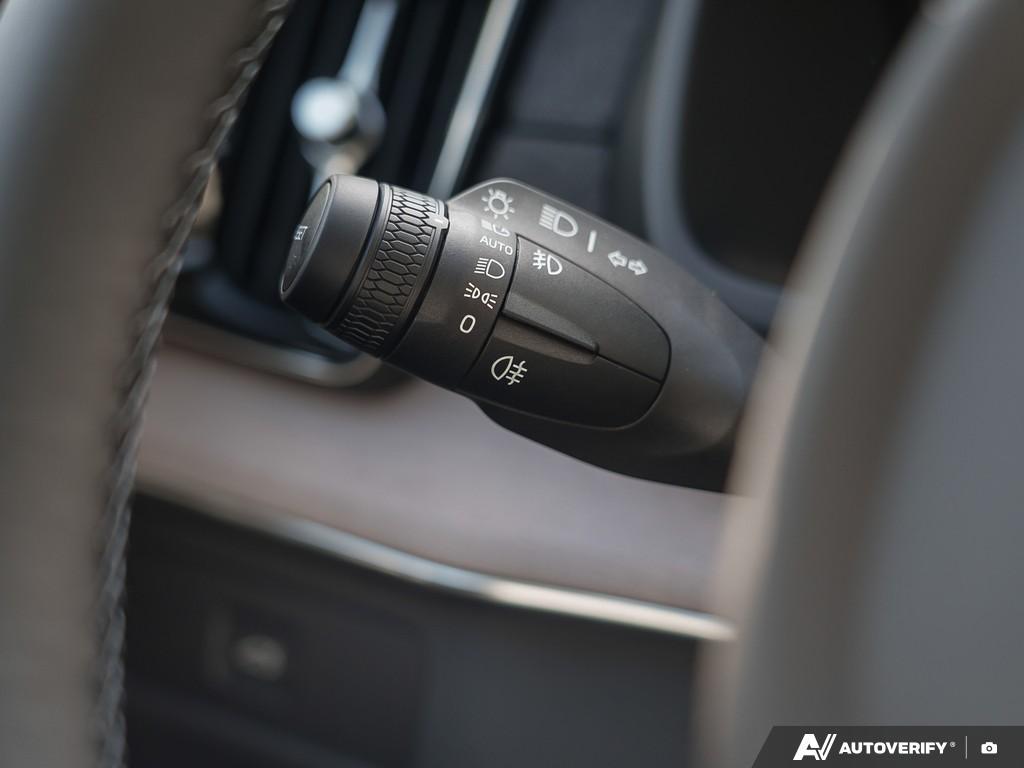 2026 Volvo XC90 B6 AWD Plus Bright Theme 7-Seater thumb 16