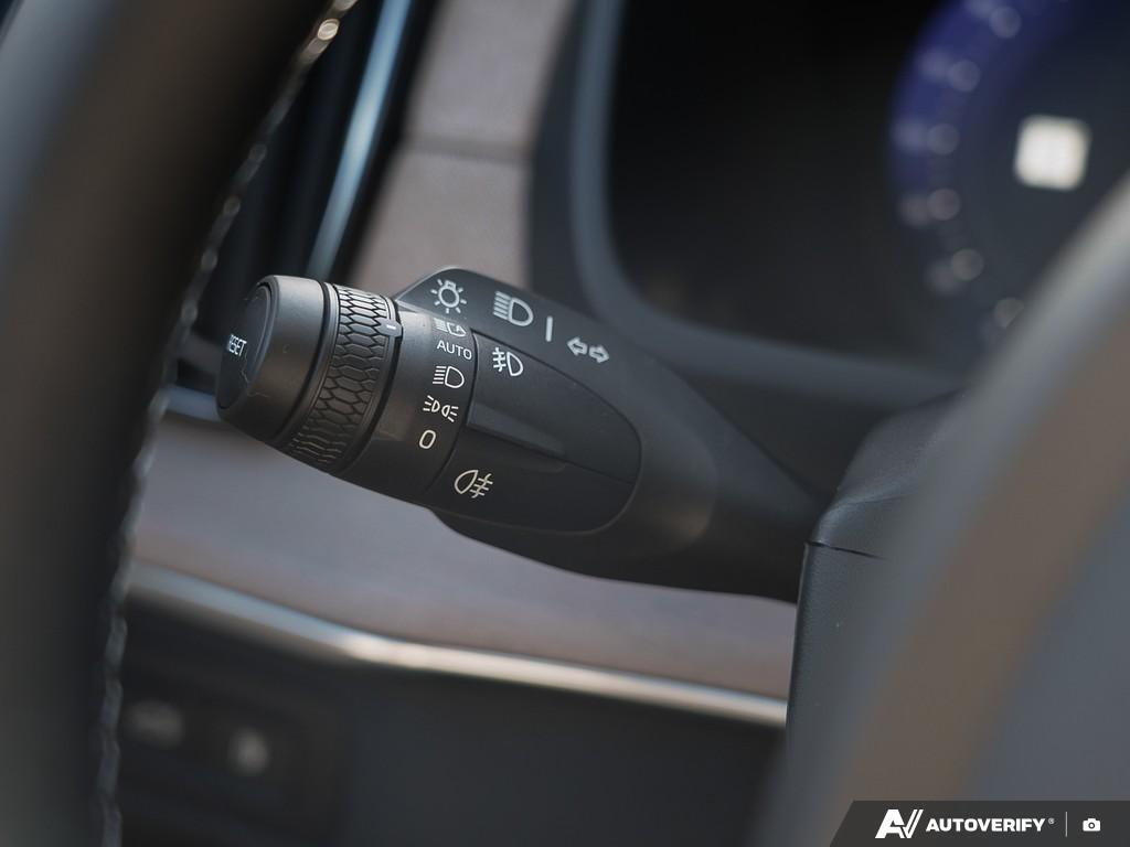 2026 Volvo XC90 T8 AWD Plus Dark Theme 7-Seater thumb 16