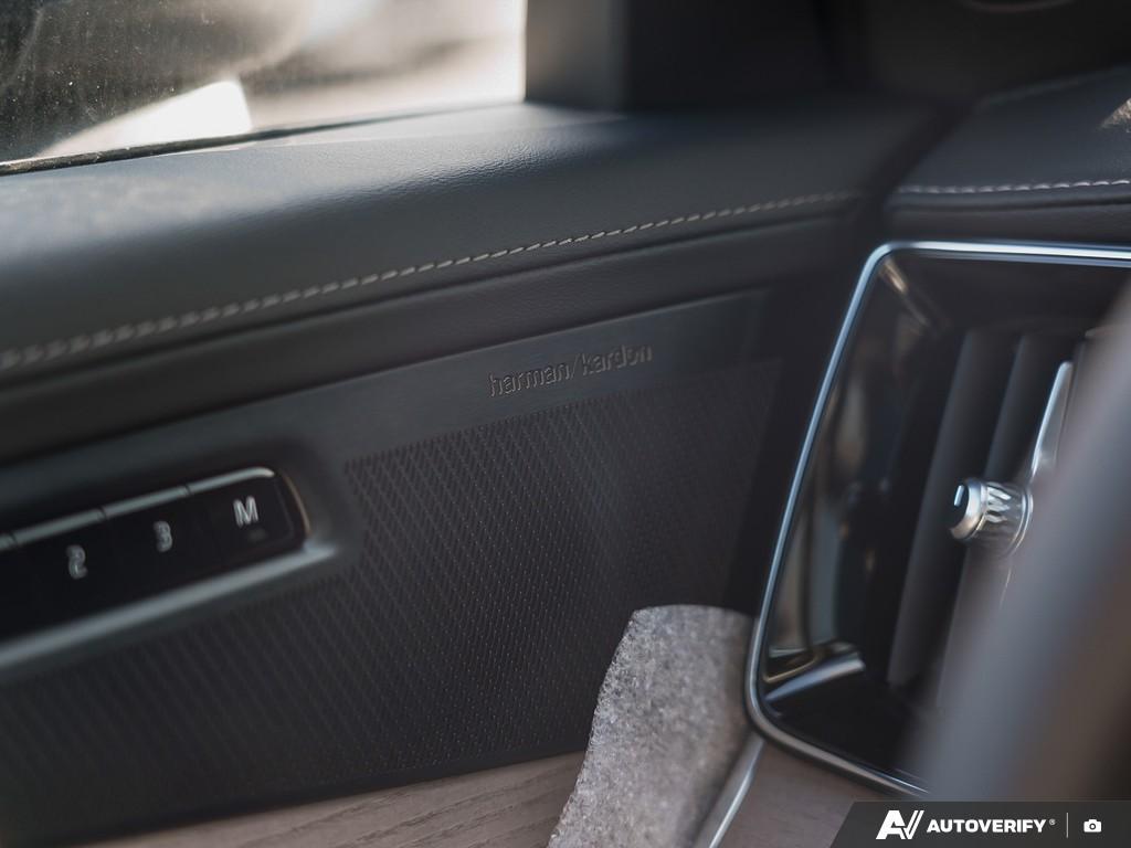 2026 Volvo XC90 T8 AWD Plus Dark Theme 7-Seater thumb 17
