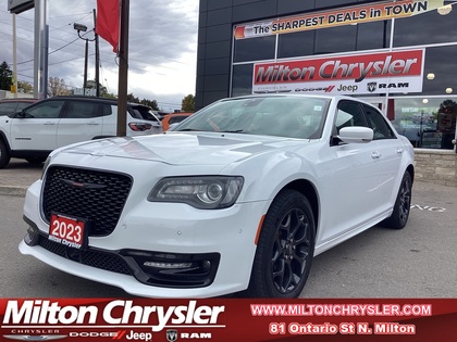 2023 Chrysler 300 $29,995 83,419 km Gas Sedan for sale by