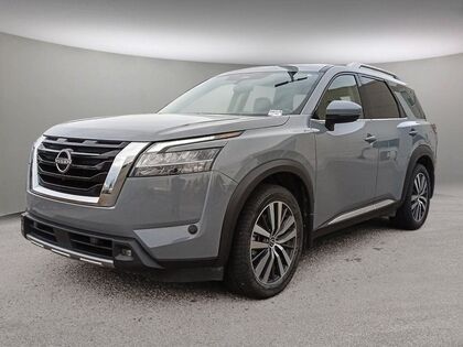 Nissan Pathfinder PLATINUM, CAPTAINS CHAIRS, LOADED!
