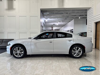 Dodge Charger SXT AWD w / Navigation, Rear Cam & Remote Start