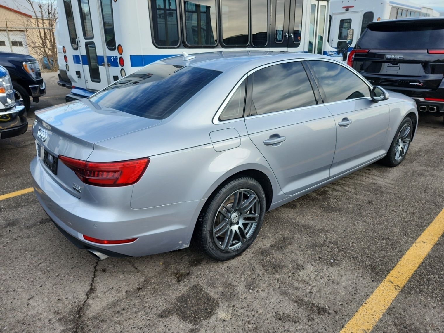 2017 Audi A4 4dr Sdn Auto Komfort quattro alt 5