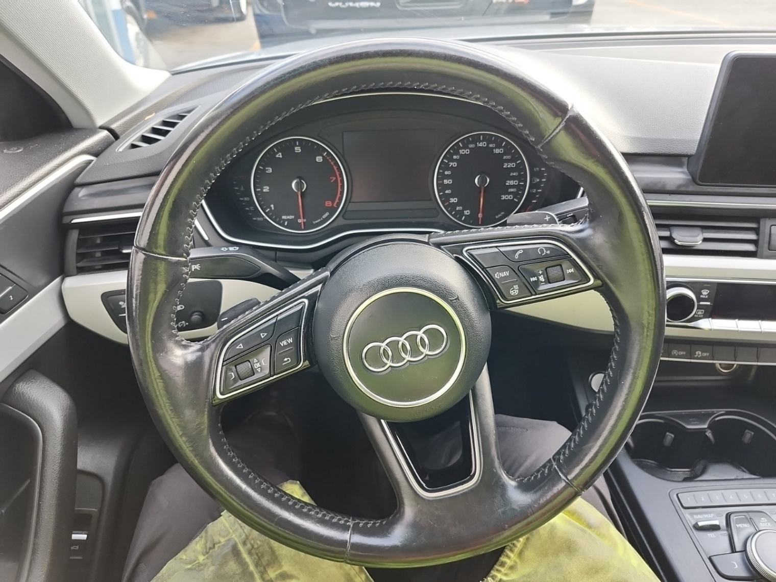 2017 Audi A4 4dr Sdn Auto Komfort quattro thumb 6