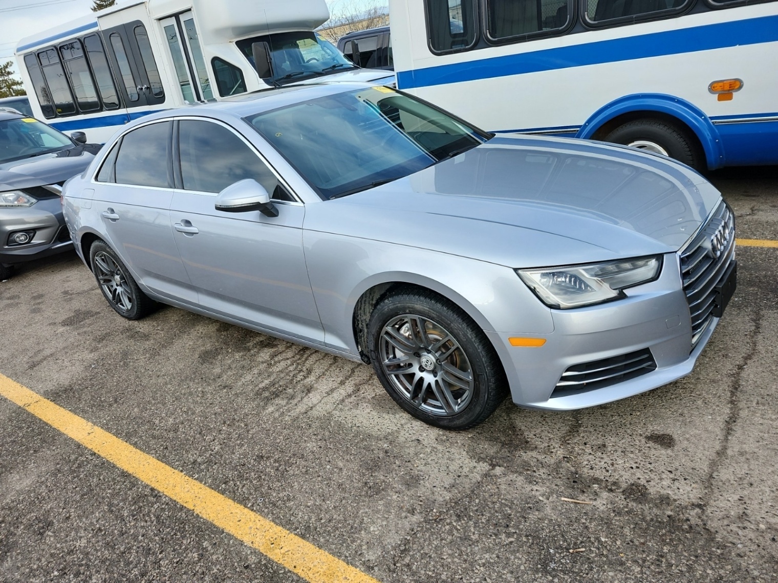 2017 Audi A4 4dr Sdn Auto Komfort quattro alt 3