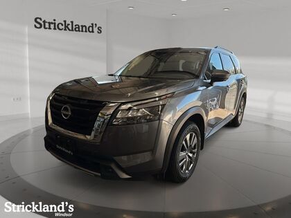 Nissan Pathfinder SV 4WD