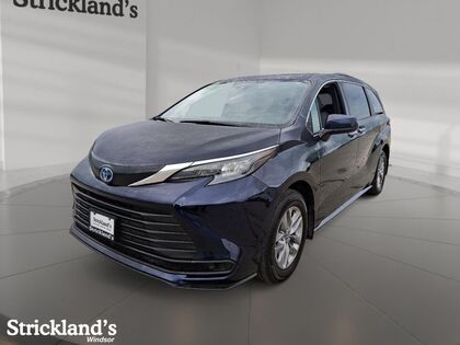 Toyota Sienna XLE 8-PASSENGER