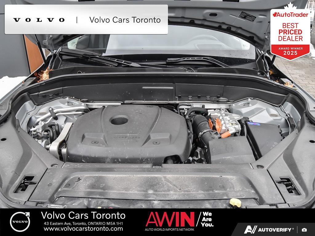 2025 Volvo XC90 T8 AWD Ultra Bright 7-Seater | Adventure Pkg thumb 8