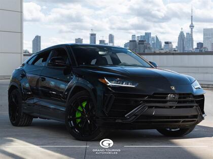 Lamborghini Urus AWD | V8 | 657hp | MASSAGE SEATS
