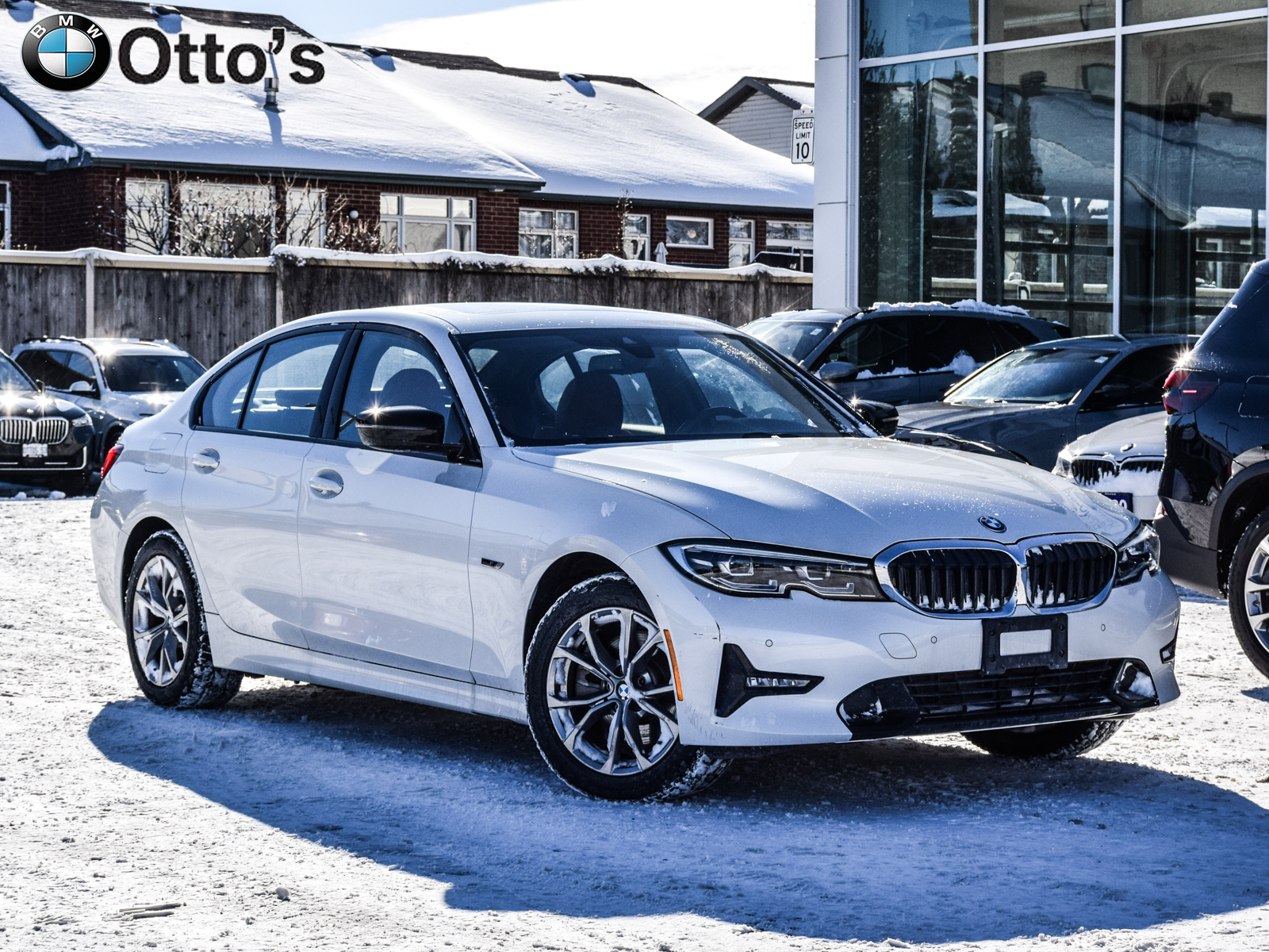 2022 BMW 3 Series xDrive Sedan alt 4