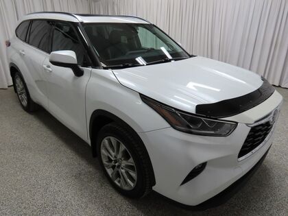 Toyota Highlander Limited 3.5L V6, AWD, Leather Interior, Adaptive C