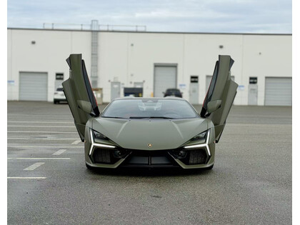 Lamborghini Revuelto 
