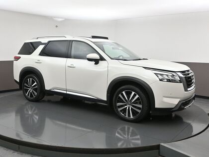 Nissan Pathfinder Platinum Captain's Chairs I Leather I Panoramic Su