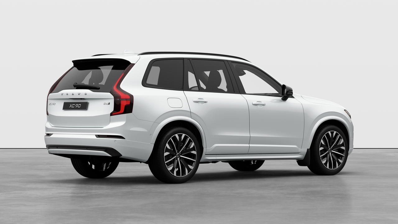 2026 Volvo XC90 B6 AWD Plus Dark Theme 7-Seater alt 3