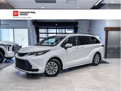 Toyota Sienna LE | One Owner, Accident Free