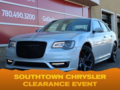Chrysler 300 TOURING L - 3.6L V6 , RWD , 8SPD TF AUTO , BSM/RCP