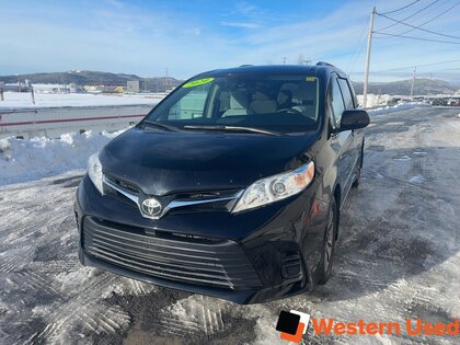 Toyota Sienna LE
