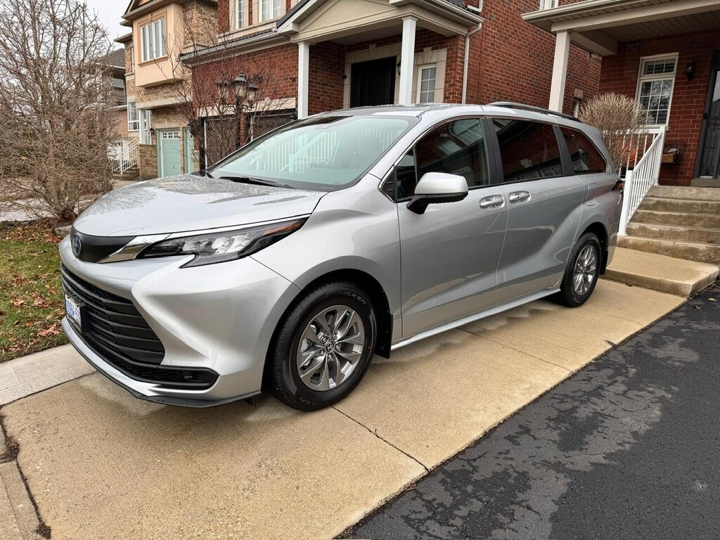 2025 Toyota Sienna LE 8-Passenger FWD - Mississauga