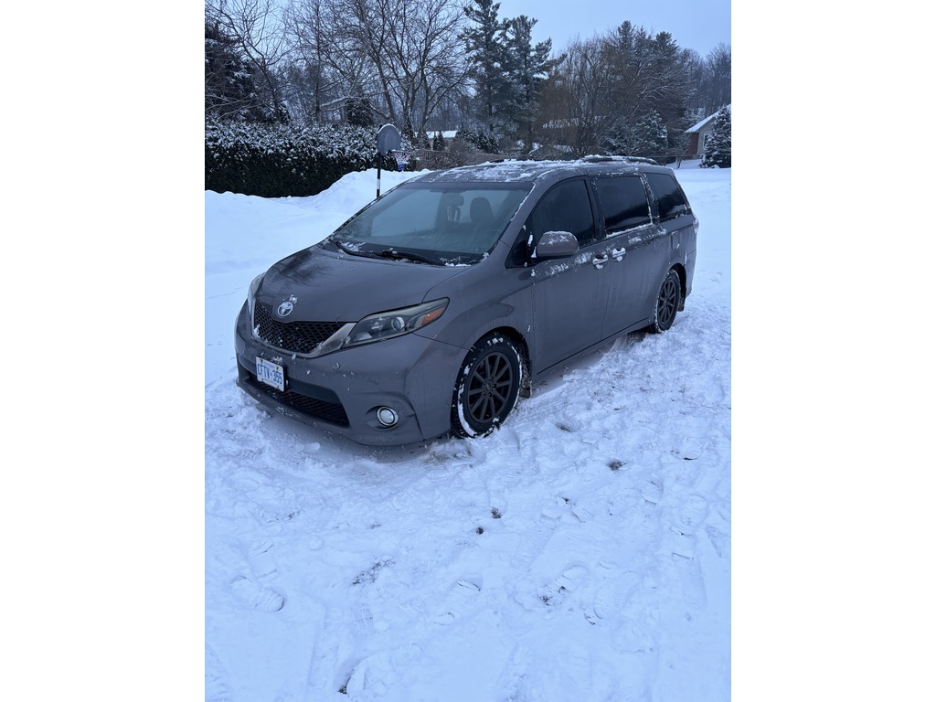 2015 Toyota Sienna | $14,900 | 297,000 km | Gasoline Minivan for sale ...