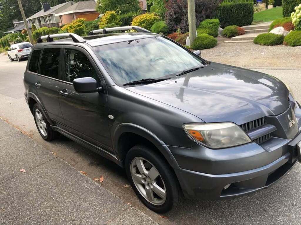 2005 Mitsubishi Outlander | $5,000 | 199,000 km | Gasoline Vehicle for ...