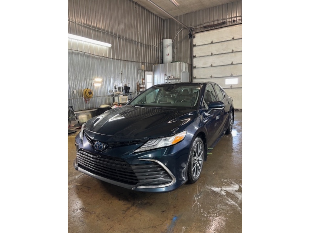 2021 Toyota Camry | $33,000 | 64,000 km | Gasoline - Hybrid Sedan for ...