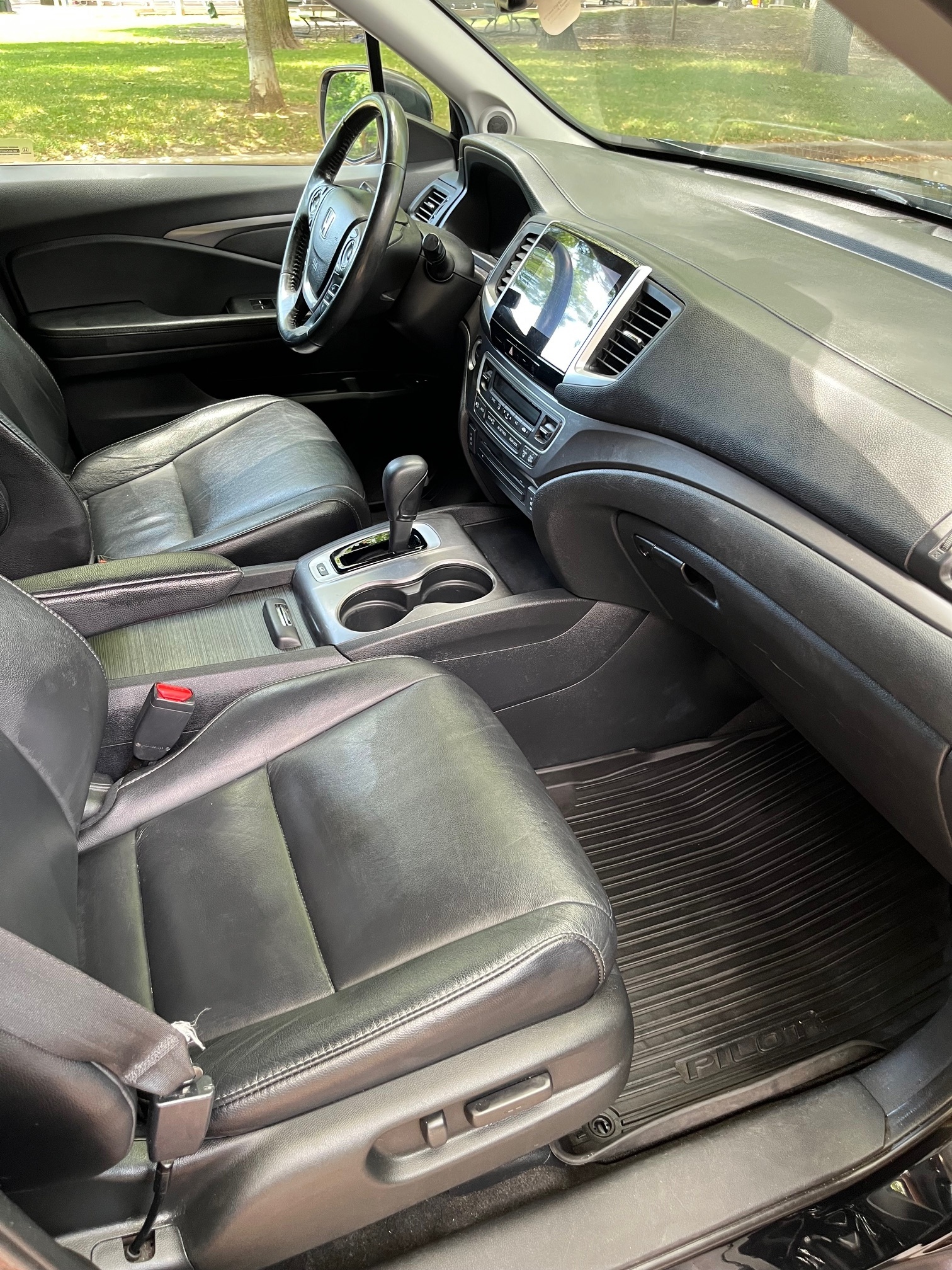 2017 Honda Pilot | $26,000 | 136,000 km | Gasoline Vehicle
