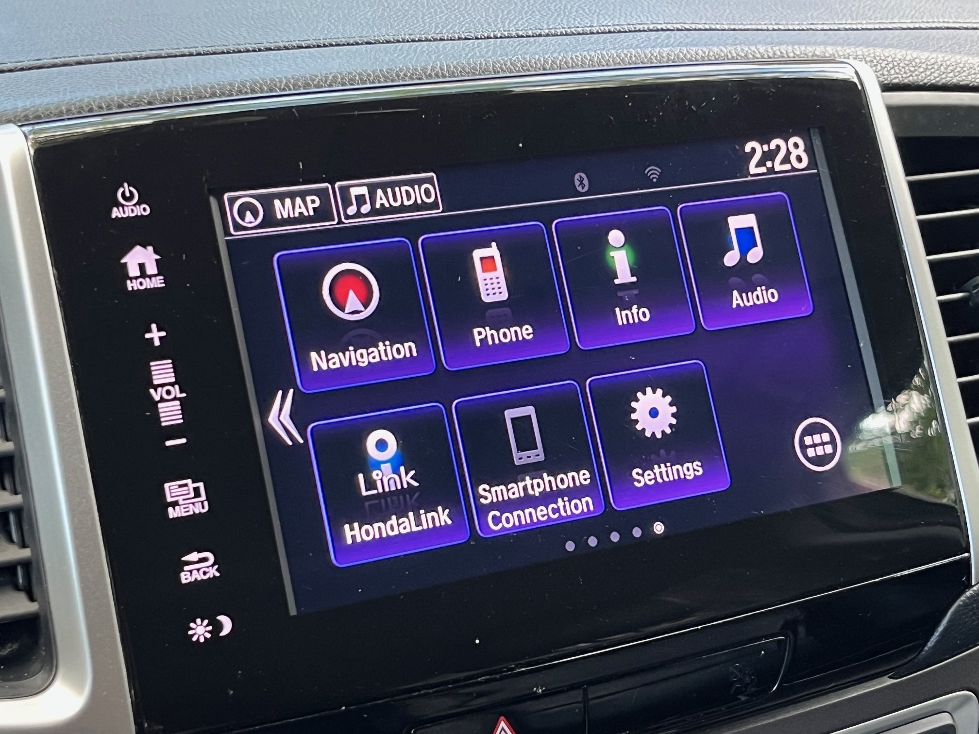 2017 Honda Pilot | $26,000 | 136,000 km | Gasoline Vehicle