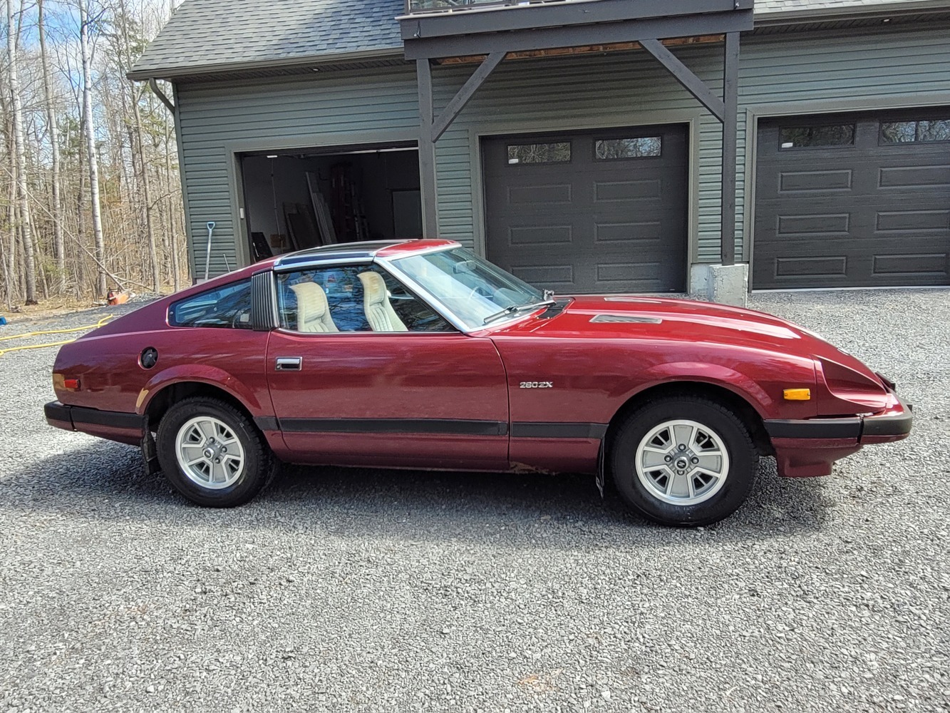 1983 Datsun 280 ZX | $10,000 | 307,000 km | Gasoline